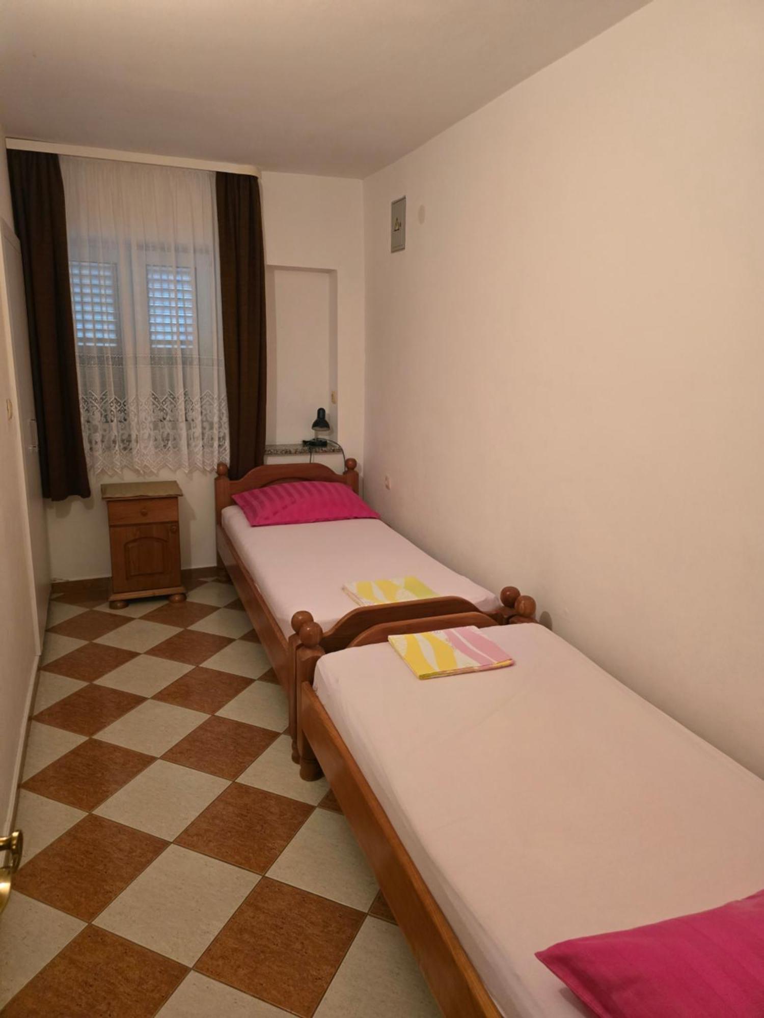 Apartments Mladenka เซนญ์ ภายนอก รูปภาพ