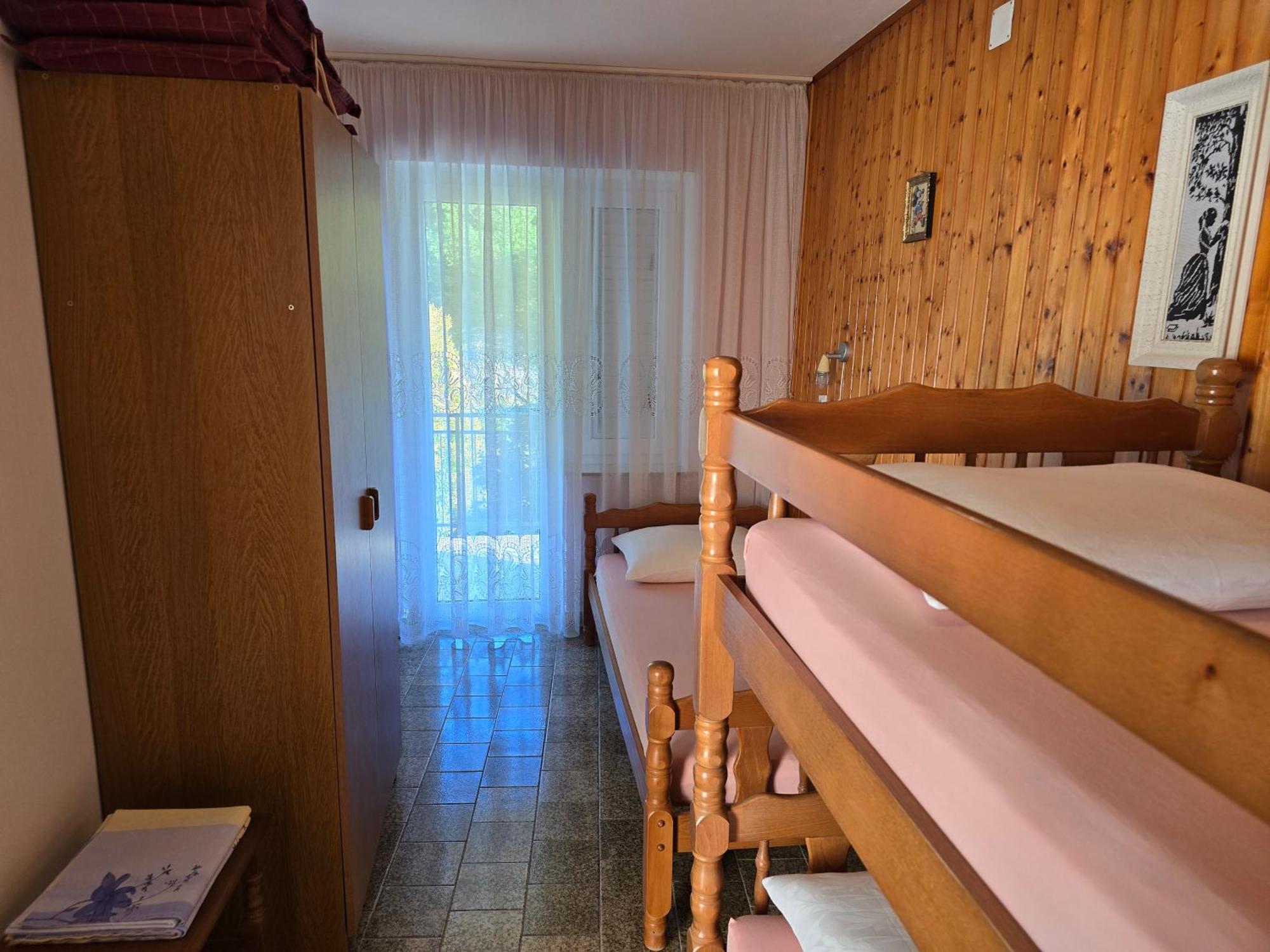 Apartments Mladenka เซนญ์ ภายนอก รูปภาพ
